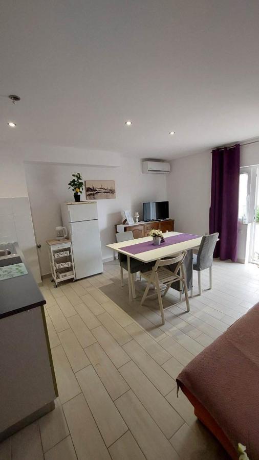 Apartman Avsec Krk Town Bagian luar foto